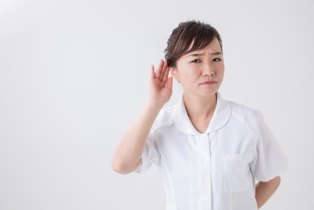 白衣姿の女性